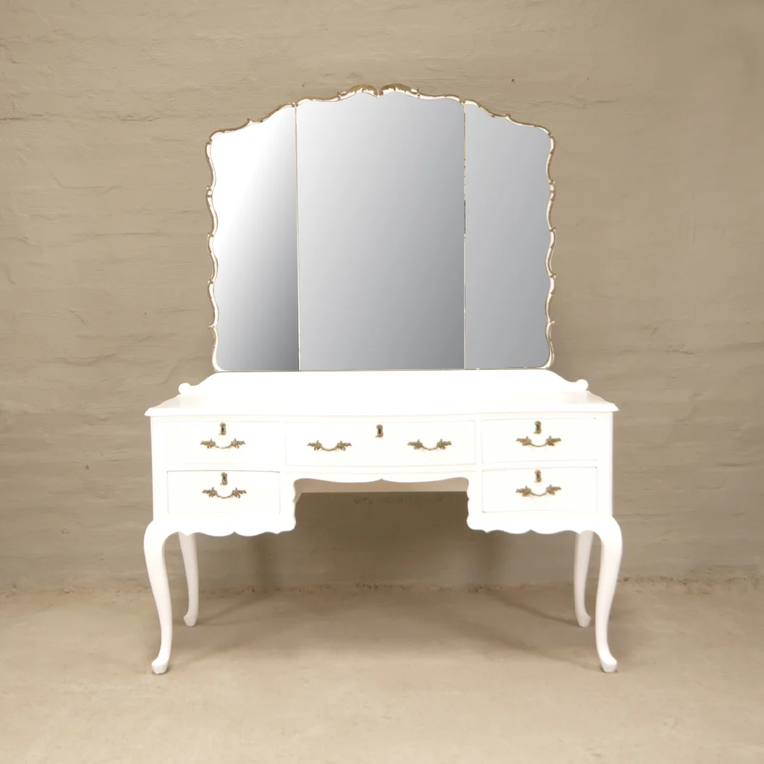 queen anne dressing table