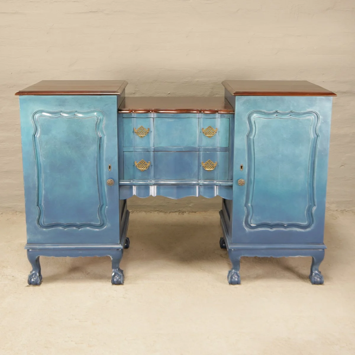 Vintage sideboard in ombre paint technique