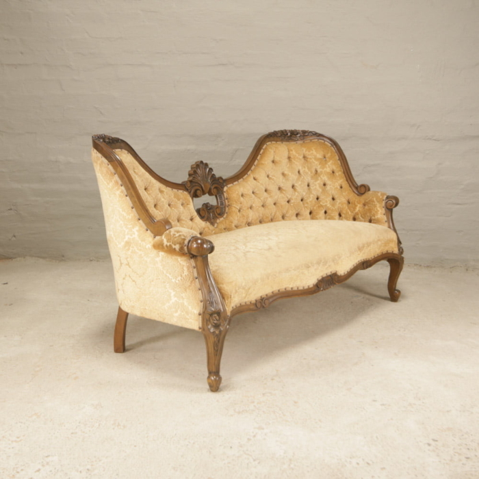 victorian chaise with embossed velvet