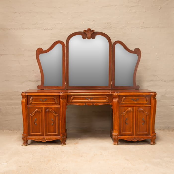 Vintage Dressing table with 3 way mirror