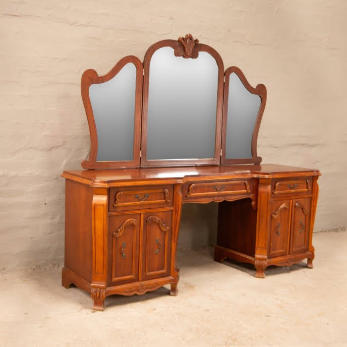 Vintage Dressing table with 3 way mirror