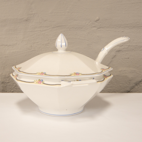 Soup tureen and ladle