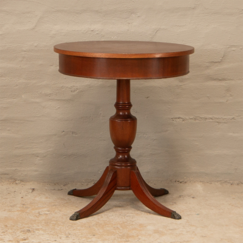 Round lamp table